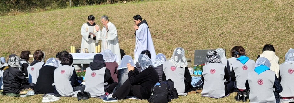 묘소순례 미사4.jpg